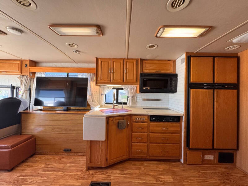 2005 Winnebago Journey