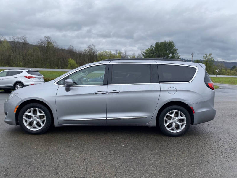 2017 Chrysler Pacifica Touring-L
