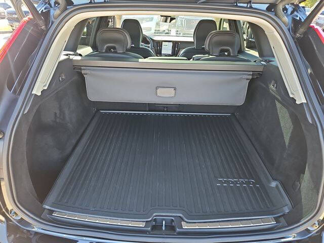 2022 Volvo XC60 B5 Momentum