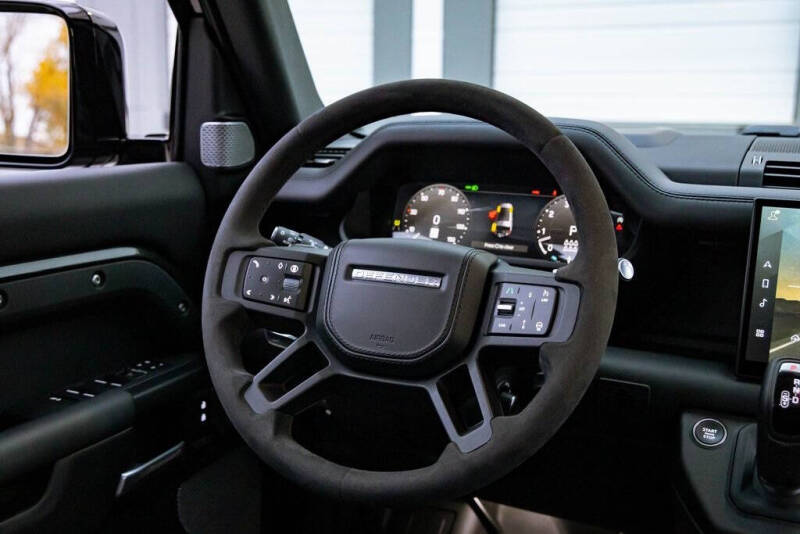 2024 Land Rover Defender 130 V8 P500