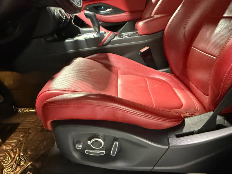 2019 Jaguar E-PACE P300 R-Dynamic SE