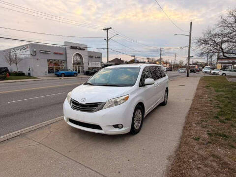 2013 Toyota Sienna XLE 8-Passenger