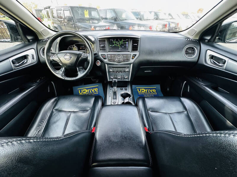 2017 Nissan Pathfinder SL