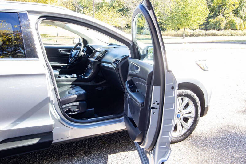 2020 Ford Edge Titanium