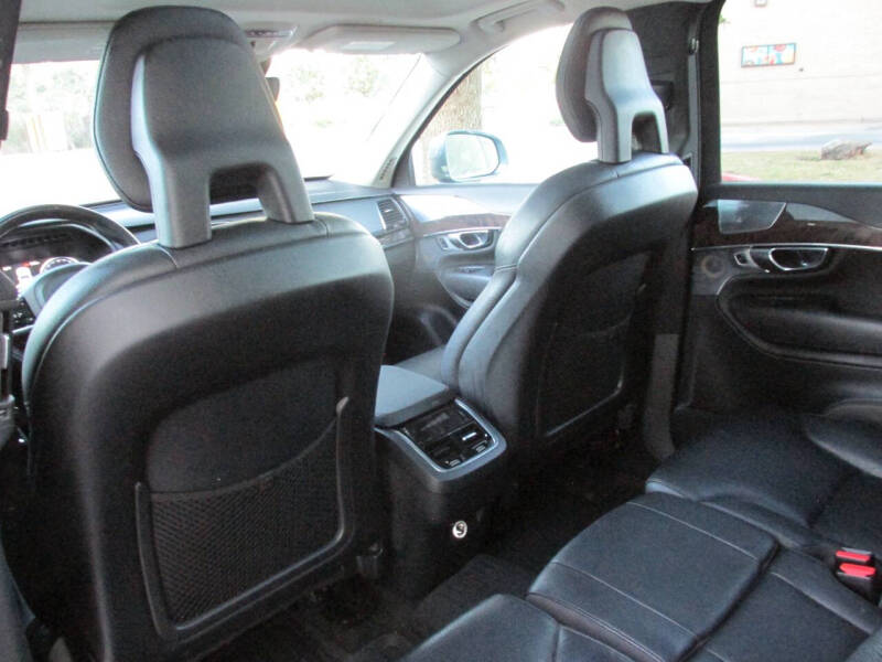 2016 Volvo XC90 T6 Momentum