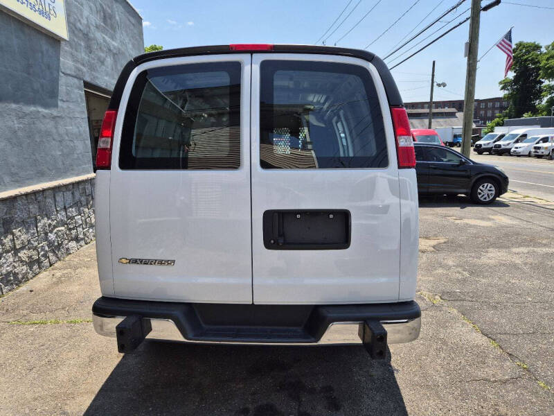 2023 Chevrolet Express 2500