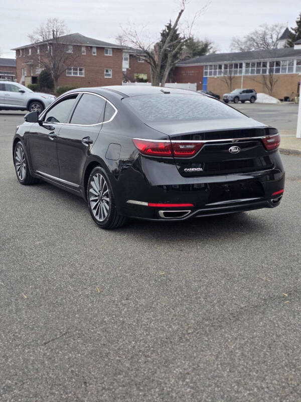 2017 Kia Cadenza Technology