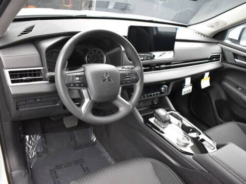 2026 Mitsubishi Outlander ES