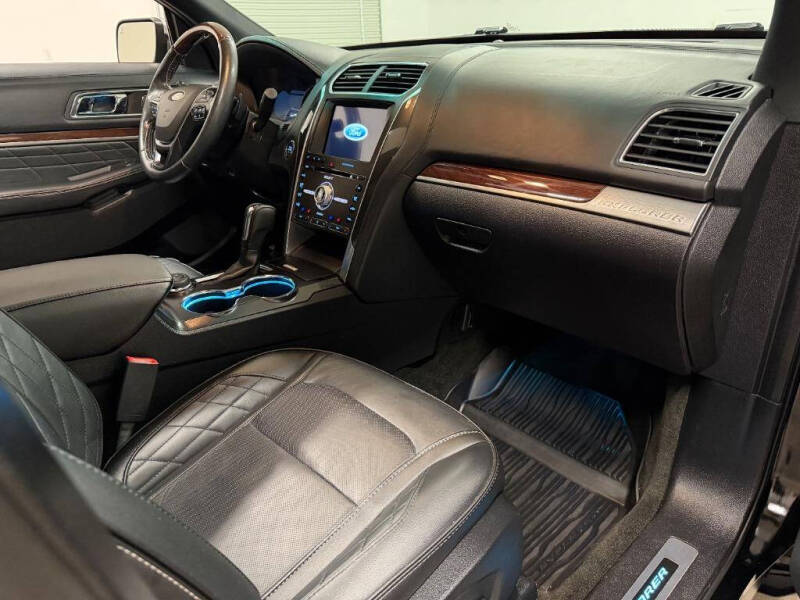 2017 Ford Explorer Platinum