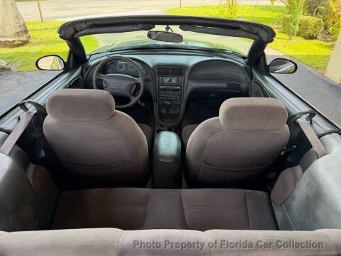2002 Ford Mustang Deluxe