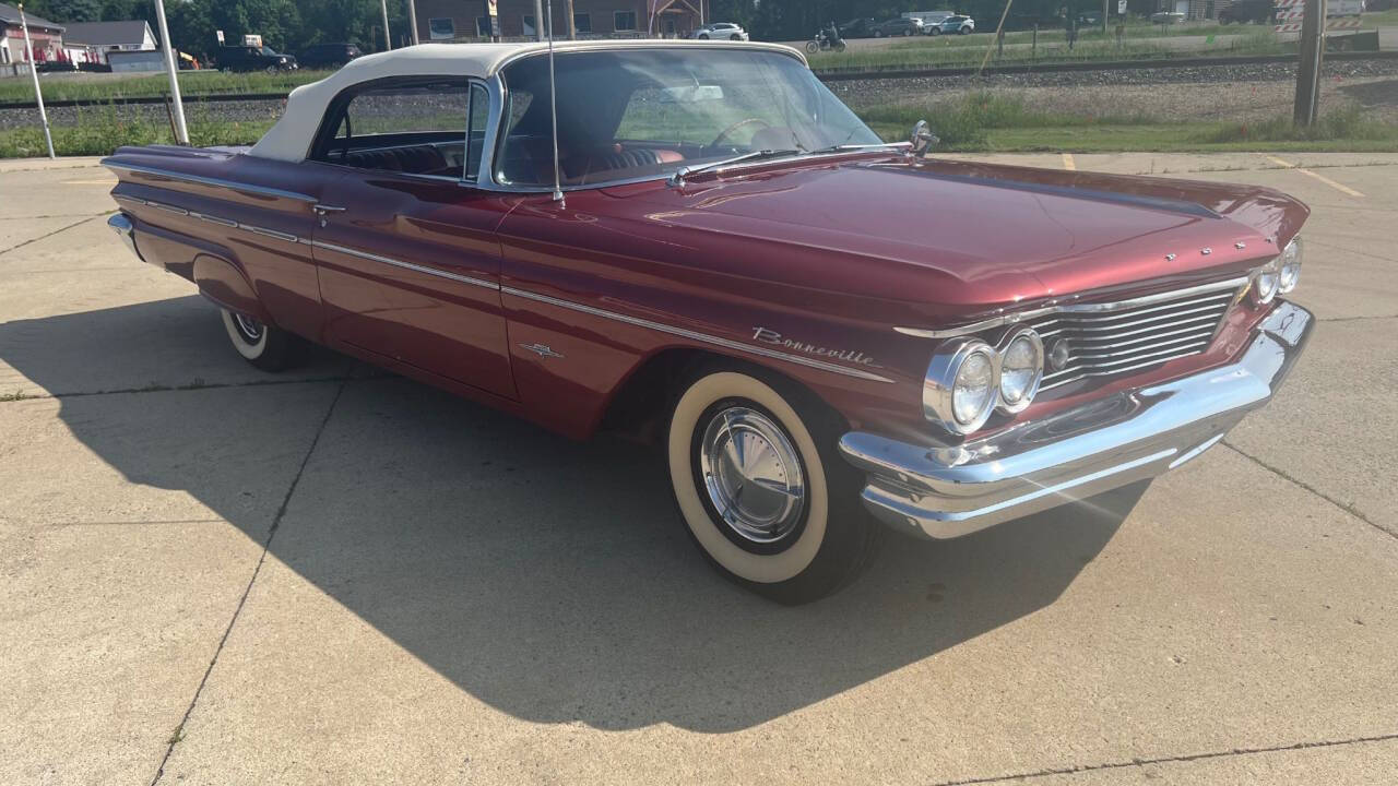 1960 Pontiac Bonneville 3