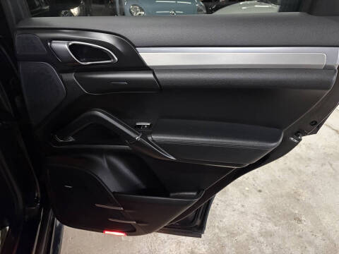 2013 Porsche Cayenne GTS