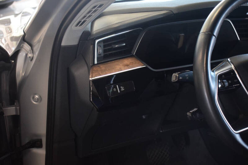 2019 Audi e-tron quattro Prestige