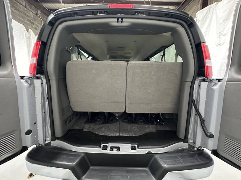 2025 Chevrolet Express LT 3500