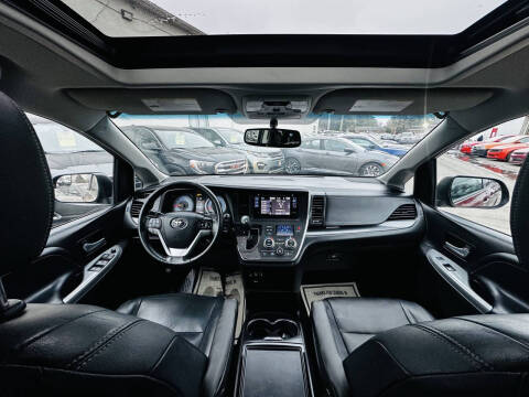 2015 Toyota Sienna SE 8-Passenger