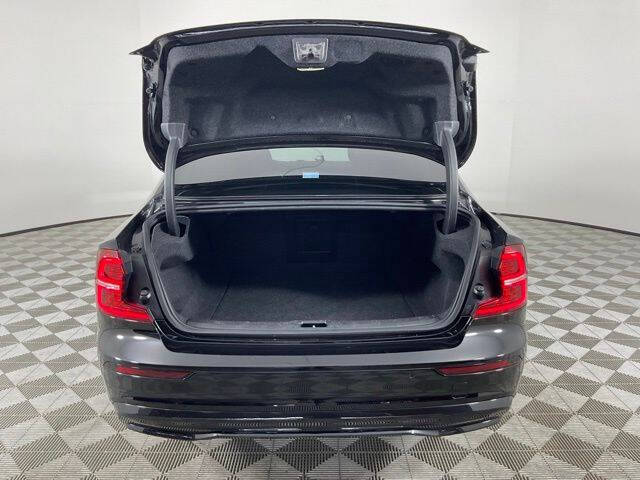 2024 Volvo S60 B5 Core Dark Theme