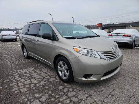 2016 Toyota Sienna LE 8-Passenger