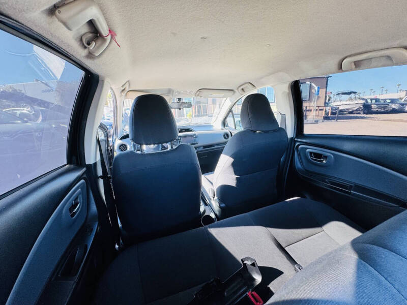 2016 Toyota Yaris 5-Door SE