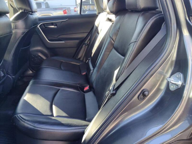 2022 Toyota RAV4 Hybrid XLE