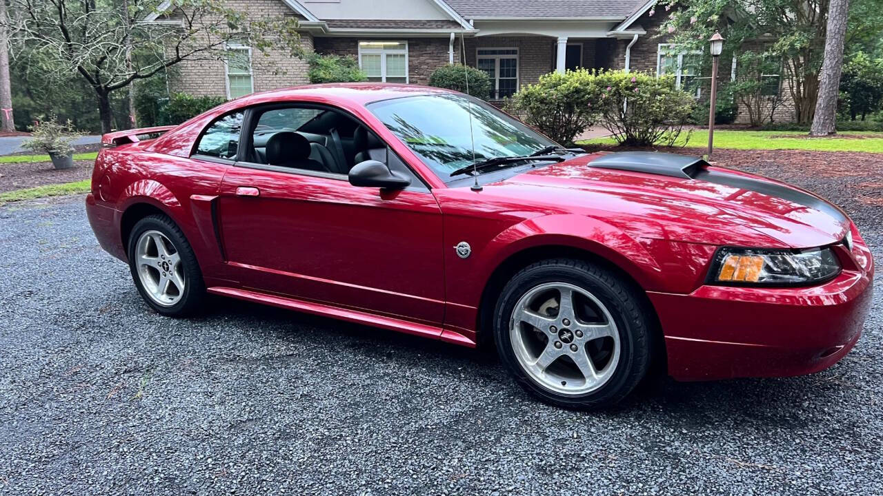 2004 Ford Mustang 2