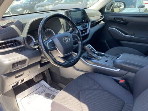 2022 Toyota Highlander LE