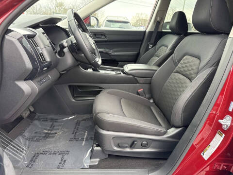 2024 Nissan Pathfinder SV