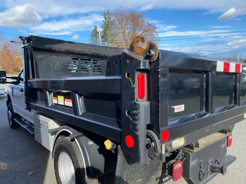 2020 Ford F-350 Super Duty Chassis Cab XL photo 3