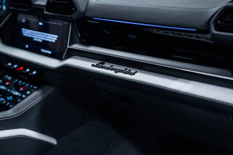 2025 Lamborghini Urus SE