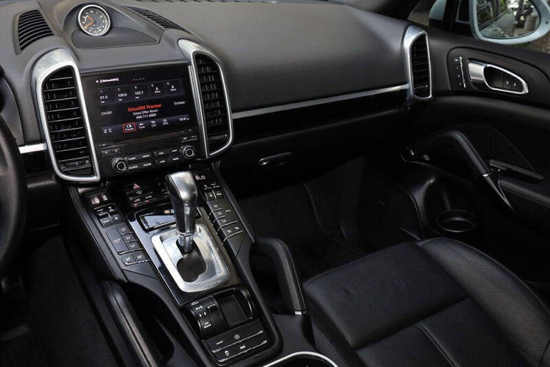 2018 Porsche Cayenne Platinum Edition