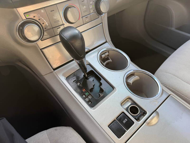 2011 Toyota Highlander SE