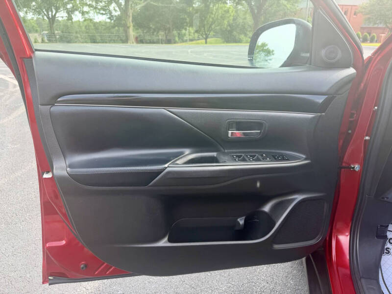 2020 Mitsubishi Outlander LE
