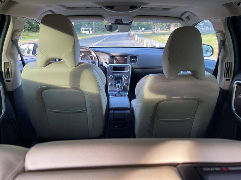 2015 Volvo V60 Cross Country T5