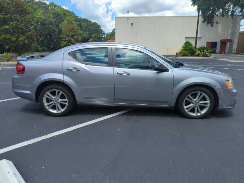 2013 Dodge Avenger SE photo 2