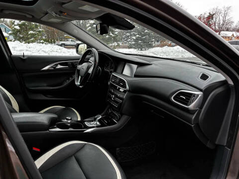 2017 Infiniti QX30 Premium