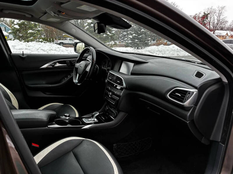 2017 Infiniti QX30 Premium