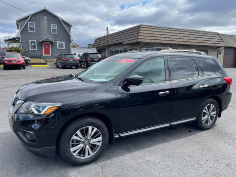 2017 Nissan Pathfinder for sale at MAGNUM MOTORS in Reedsville PA