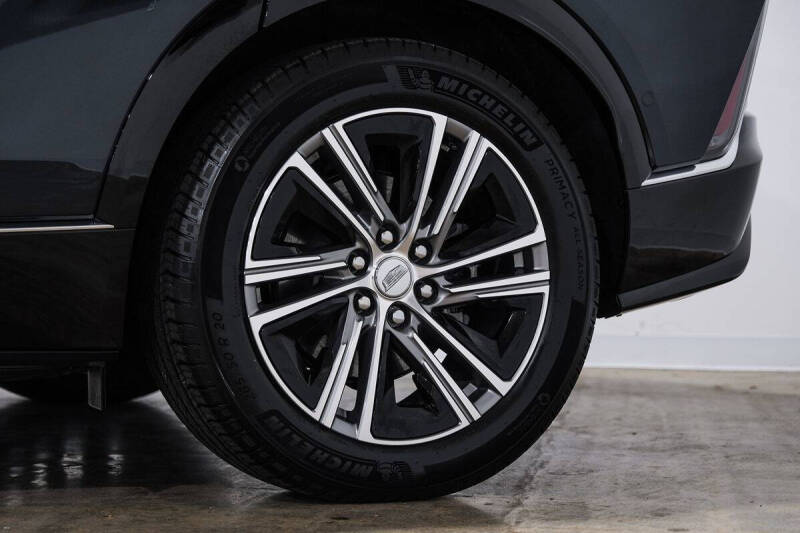 2025 Cadillac LYRIQ Luxury 2