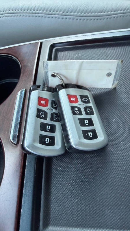 2012 Toyota Sienna XLE - Photo 7