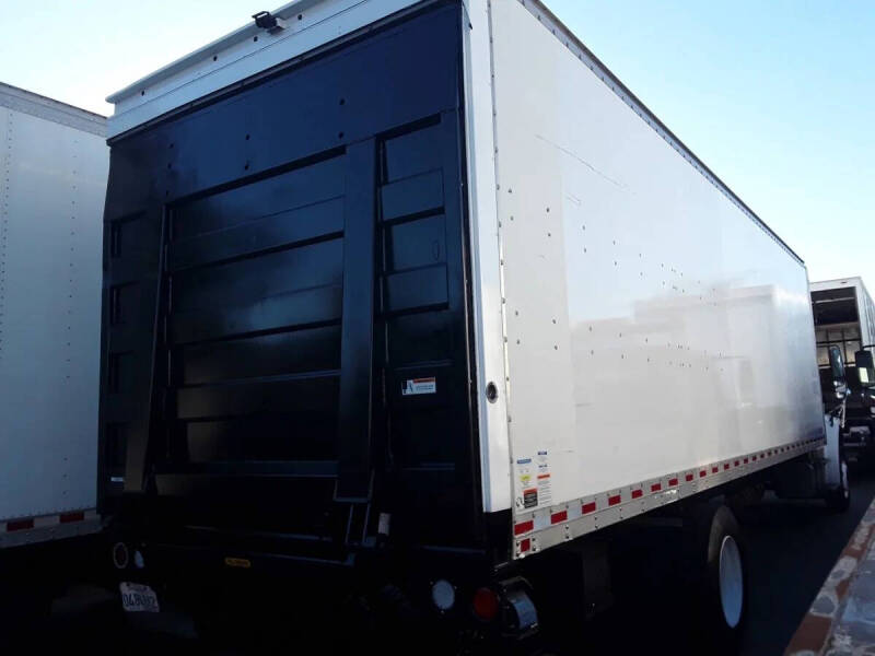 2021 Freightliner M2 106