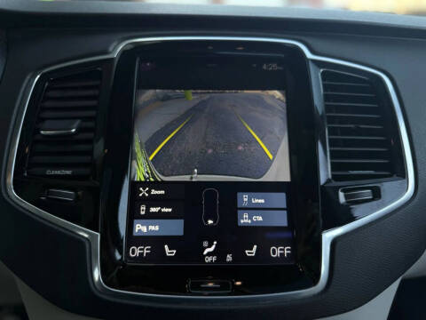 2016 Volvo XC90 T6 Momentum