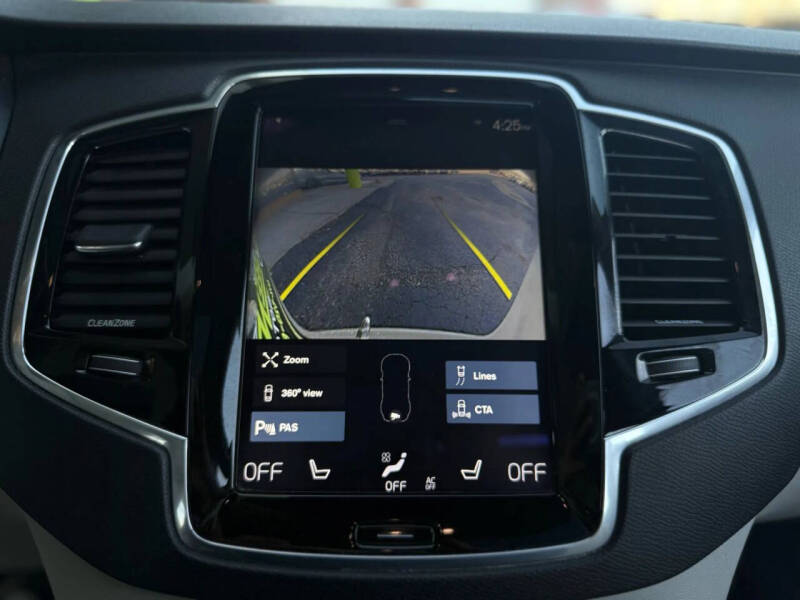 2016 Volvo XC90 T6 Momentum