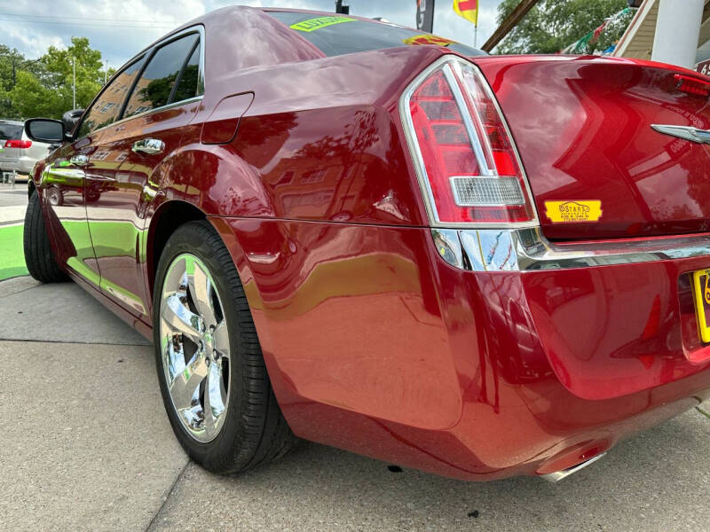 2013 Chrysler 300 C photo 11