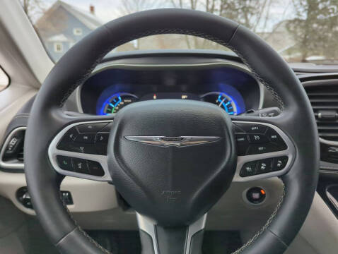 2023 Chrysler Pacifica Plug-In Hybrid Touring L