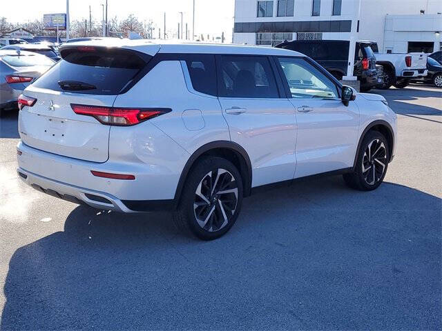 2024 Mitsubishi Outlander SE