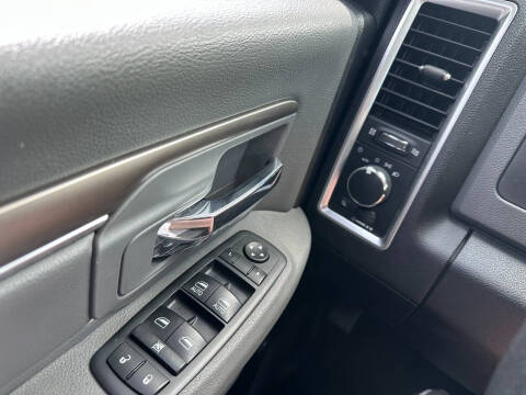 2017 RAM 1500 SLT