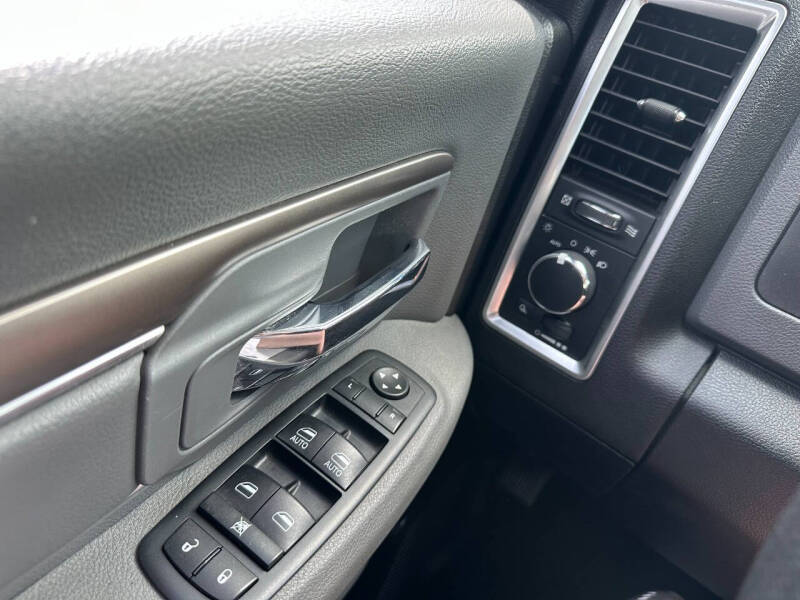 2017 RAM 1500 SLT