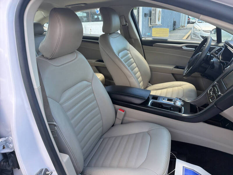 2017 Ford Fusion SE