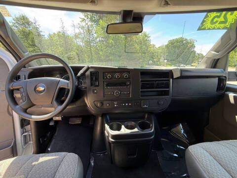 2025 Chevrolet Express LT 3500