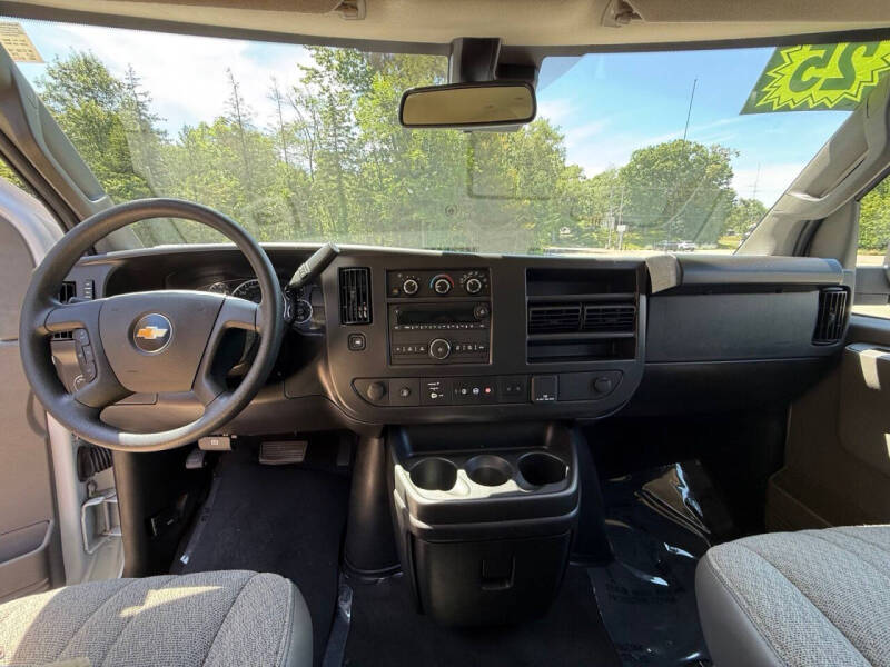 2025 Chevrolet Express LT 3500