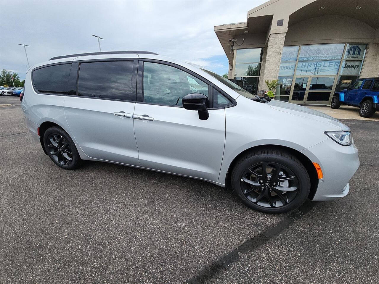 2024 Chrysler Pacifica for sale at Victoria Auto Sales in Victoria, MN